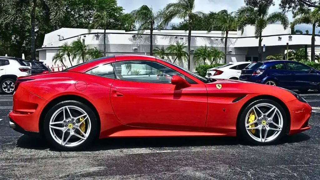 2015-Ferrari-California-T-Auction