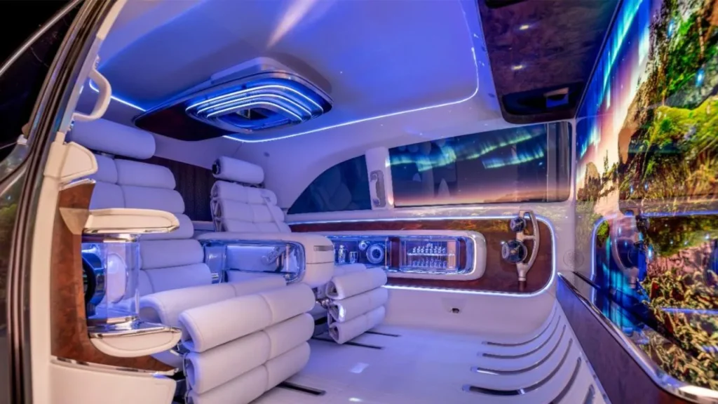 Mercedes-Vision-V-luxury-minivan-VIP-Lounge
